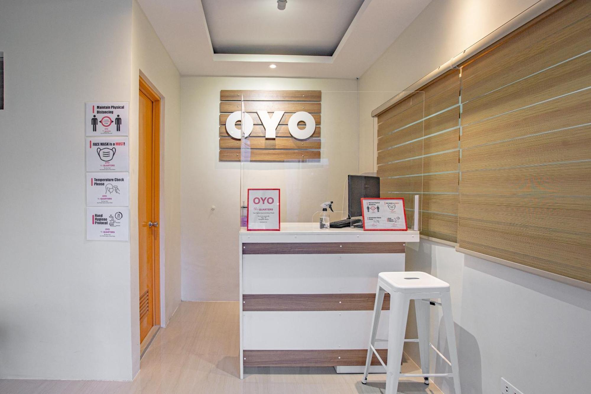 Oyo 605 The Quarters Hotel Manila Exterior photo