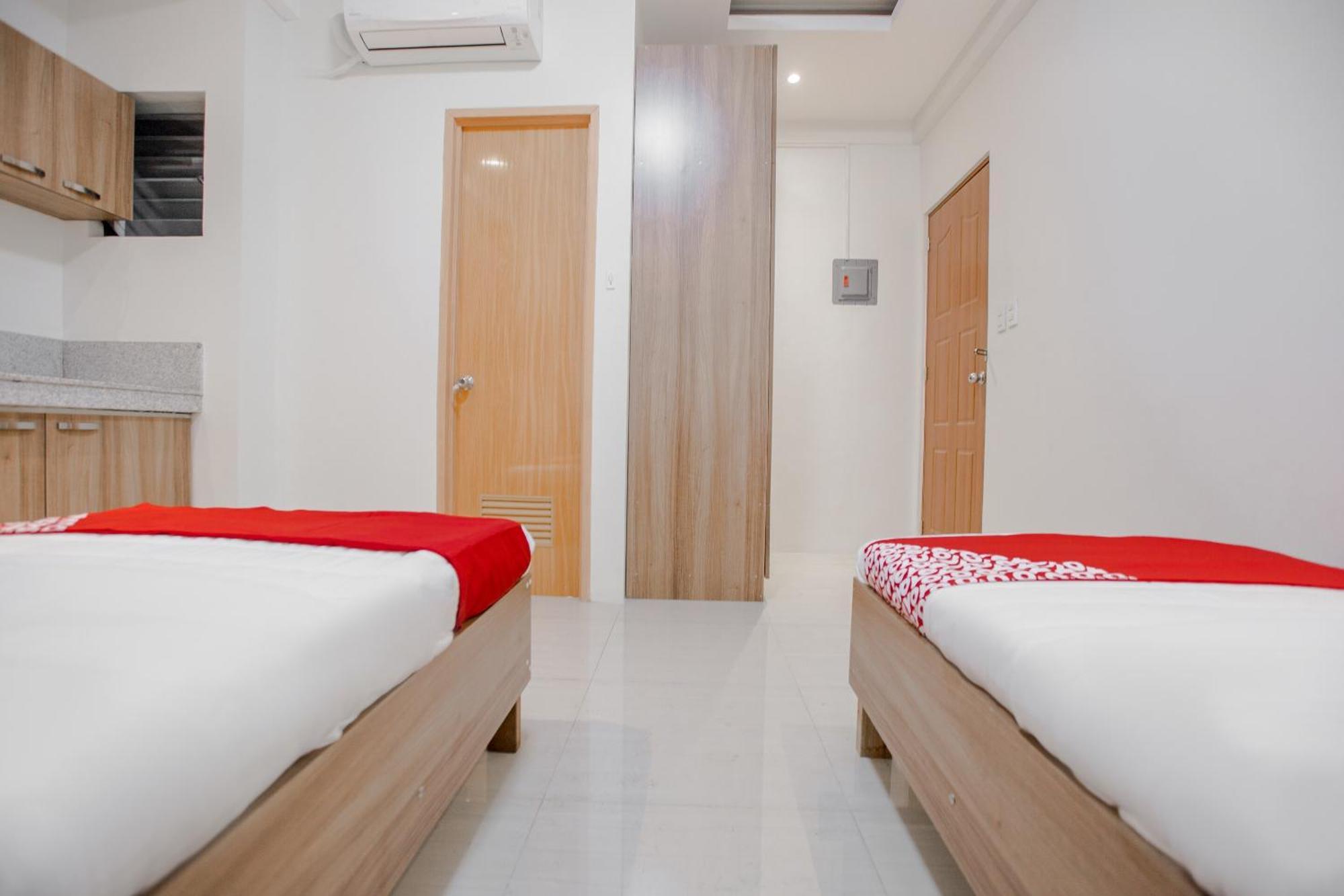 Oyo 605 The Quarters Hotel Manila Exterior photo